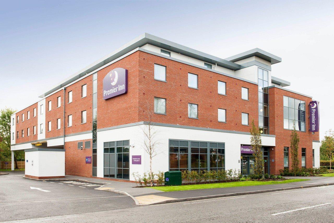 Premier Inn Fleet Exteriér fotografie