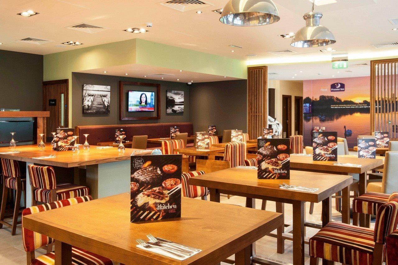 Premier Inn Fleet Exteriér fotografie