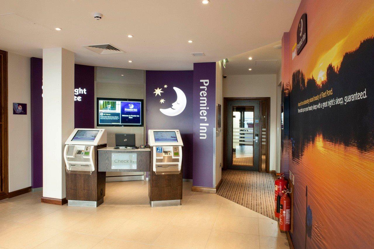 Premier Inn Fleet Exteriér fotografie