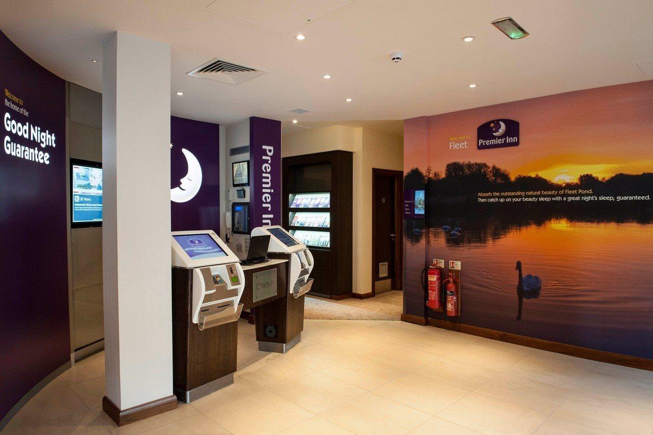 Premier Inn Fleet Exteriér fotografie