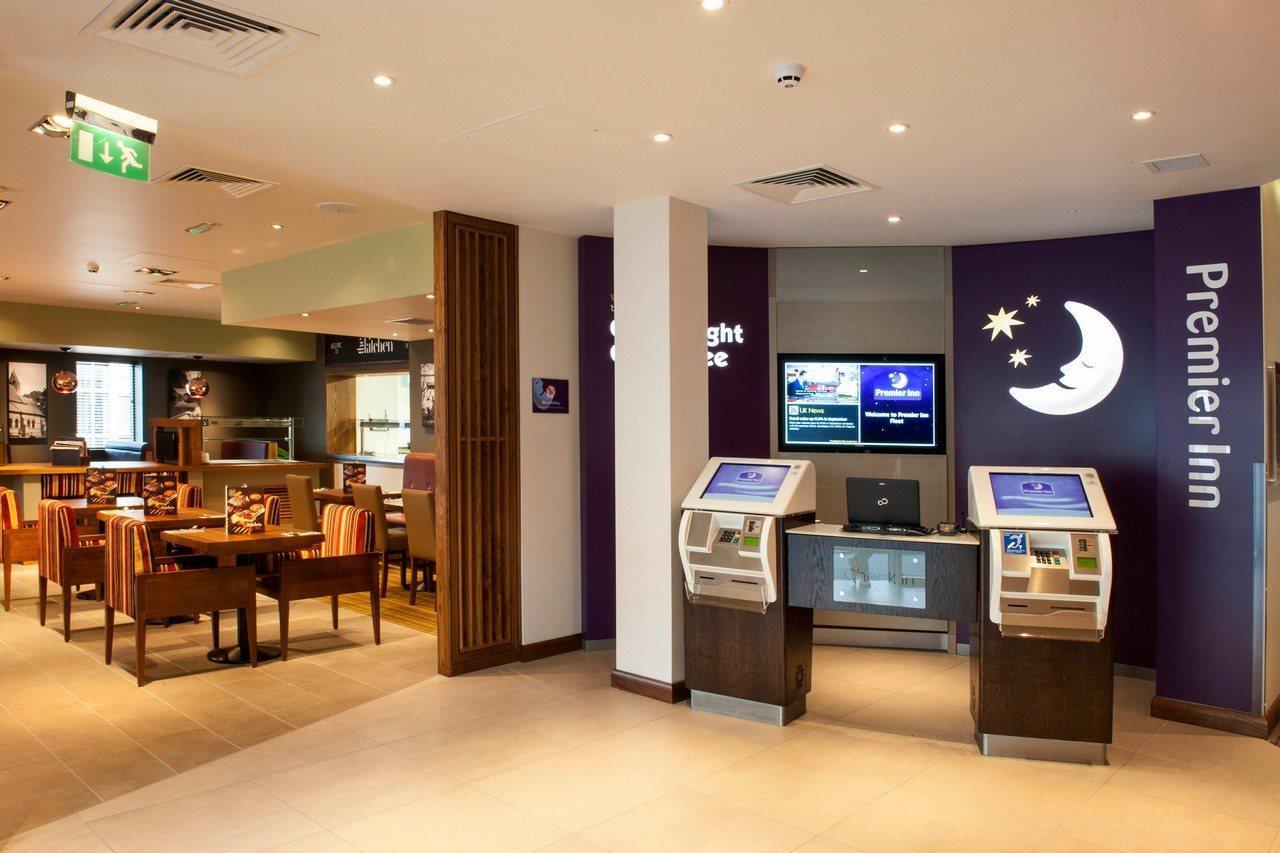 Premier Inn Fleet Exteriér fotografie