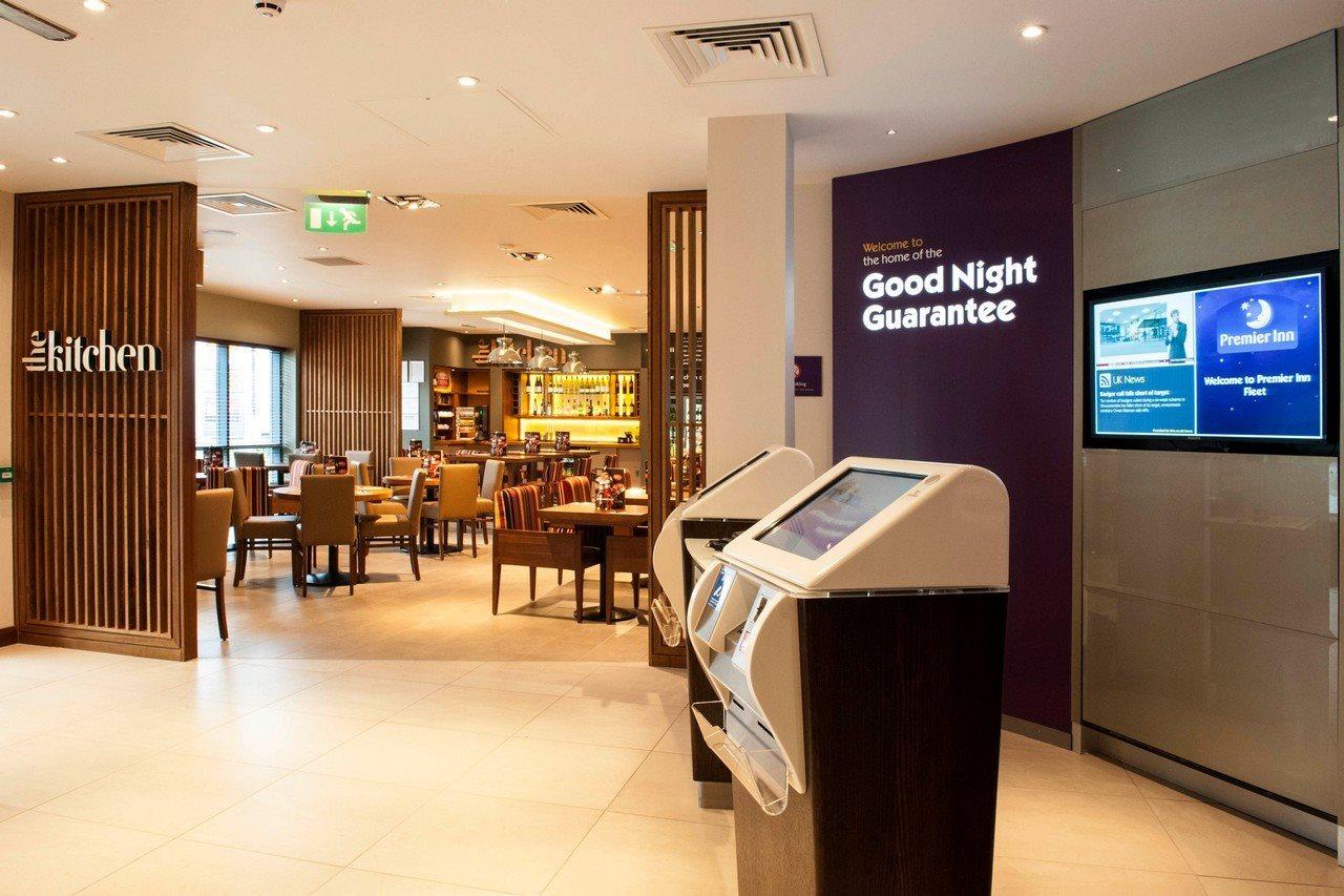 Premier Inn Fleet Exteriér fotografie