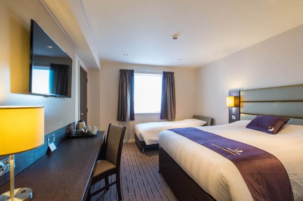 Premier Inn Fleet Exteriér fotografie