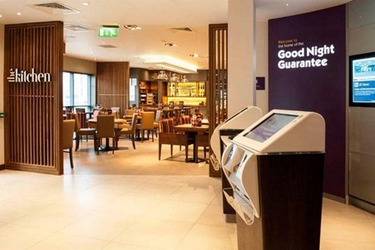 Premier Inn Fleet Exteriér fotografie