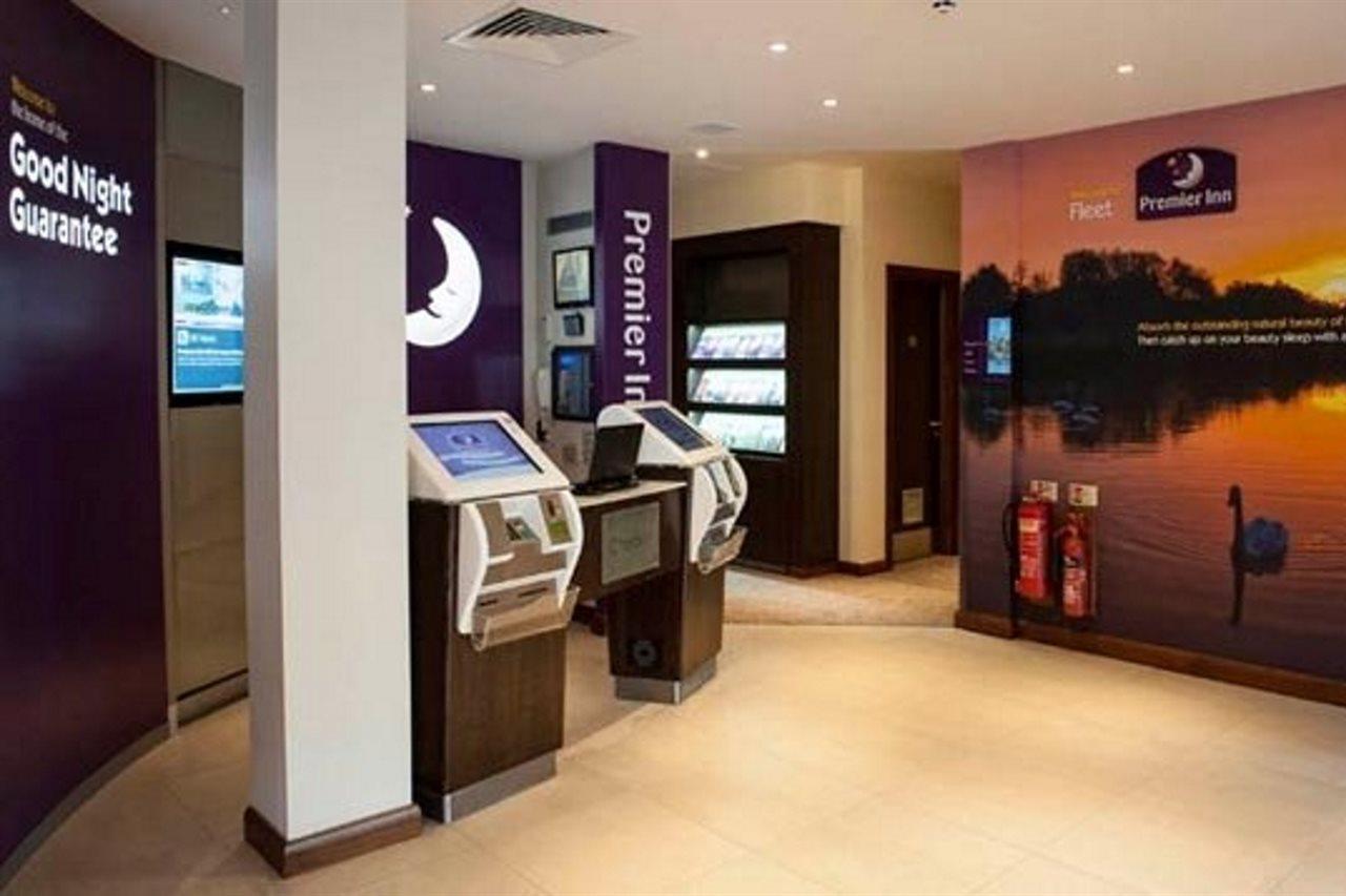 Premier Inn Fleet Exteriér fotografie