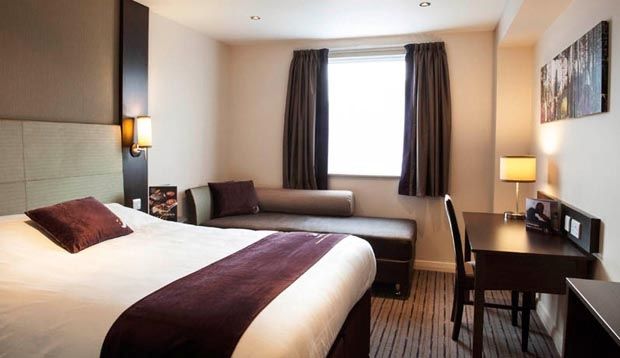 Premier Inn Fleet Exteriér fotografie